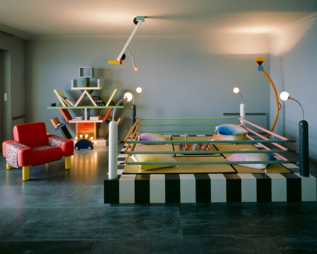 Appartamento di Karl Lagerfeld con arredi Memphis a Monte Carlo (Principato di Monaco, 1982) ©Jacques Schumacher. Appartamento di Karl Lagerfeld con arredi Memphis a Monte Carlo (Principato di Monaco, 1982) ©Jacques Schumacher.