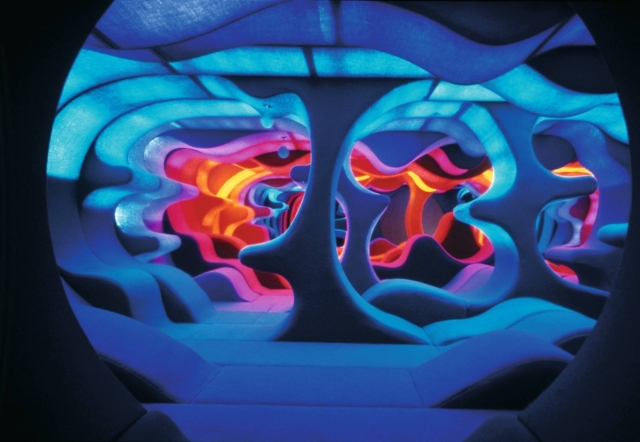 Phantasy Landscape all’esposizione Visiona 2 (progetto Verner Panton) a Colonia (Germania, 1970) © Panton Design, Basel. Phantasy Landscape all’esposizione Visiona 2 (progetto Verner Panton) a Colonia (Germania, 1970) © Panton Design, Basel.
