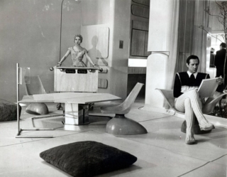 (VDM-Home Stories-Smithson) House of the Future (progetto Alison and Peter Smithson), 1956 ©Daily Mail.