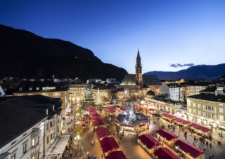 Mercatino di Natale di Bolzano, nella centralissma Piazza Walther Mercatino di Natale di Bolzano, nella centralissma Piazza Walther