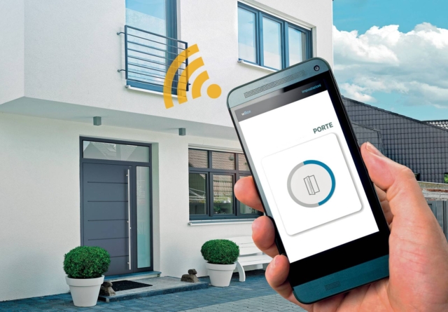 porta d'ingresso wisniowski_creo_smart-house-smartphone porta d'ingresso wisniowski_creo_smart-house-smartphone