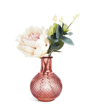 Art. 7542601 di Primark è il piccolo vaso in vetro rosa: è la soluzione giusta per un fiore singolo o per un mini-bouquet. Costa 9 euro. www.primark.com/it Art. 7542601 di Primark è il piccolo vaso in vetro rosa: è la soluzione giusta per un fiore singolo o per un mini-bouquet. Costa 9 euro. www.primark.com/it