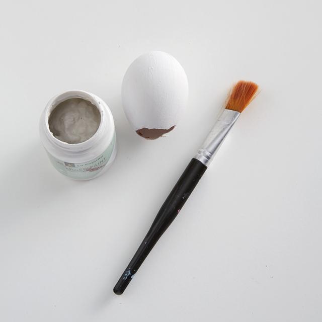 Uovo pitturato con più mani di bianco per Fai da te Segnaposto Pasqua Step 2 Uovo pitturato con più mani di bianco per Fai da te Segnaposto Pasqua Step 2