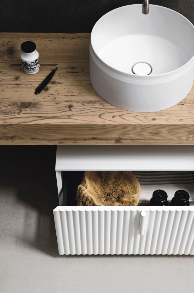 lavabo d’appoggio Belt di Arbi Arredobagno, nella composizione Code Wave01 lavabo d’appoggio Belt di Arbi Arredobagno, nella composizione Code Wave01