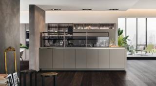 Laccato opaco titanio e nobilitato pauwlonia grigio per le ante lisce della cucina Link di Snaidero che è caratterizzata da un design essenziale che la rende un presenza tempo. Il piano di lavoro in ceramica calce tortora completa la composizione.  Un modulo base da 60 cm con anta battente in nobilitato, prezzo su richiesta. www.snaidero.com Laccato opaco titanio e nobilitato pauwlonia grigio per le ante lisce della cucina Link di Snaidero che è caratterizzata da un design essenziale che la rende un presenza tempo. Il piano di lavoro in ceramica calce tortora completa la composizione.  Un modulo base da 60 cm con anta battente in nobilitato, prezzo su richiesta. www.snaidero.com