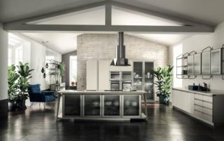 Cucina Diesel Open Workshop di Scavolini con cappa d’arredo realizzata in acciaio dal design particolare che la trasforma in un elemento decorativo a sottolineare lo stile industrial Cucina Diesel Open Workshop di Scavolini con cappa d’arredo realizzata in acciaio dal design particolare che la trasforma in un elemento decorativo a sottolineare lo stile industrial