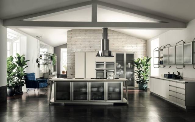 Cucina Diesel Open Workshop di Scavolini con cappa d’arredo realizzata in acciaio dal design particolare che la trasforma in un elemento decorativo a sottolineare lo stile industrial Cucina Diesel Open Workshop di Scavolini con cappa d’arredo realizzata in acciaio dal design particolare che la trasforma in un elemento decorativo a sottolineare lo stile industrial