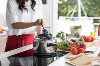 pentola a pressione di lagostina, nuova tecnologia LagoEasy’Up® pentola a pressione di lagostina, nuova tecnologia LagoEasy’Up®