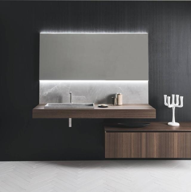 Mobile bagno Code di Arbi misura L 240 x P 50 cm, finitura in legno di eucalipto con vena verticale, lavabo in gres Amami opaco Mobile bagno Code di Arbi misura L 240 x P 50 cm, finitura in legno di eucalipto con vena verticale, lavabo in gres Amami opaco