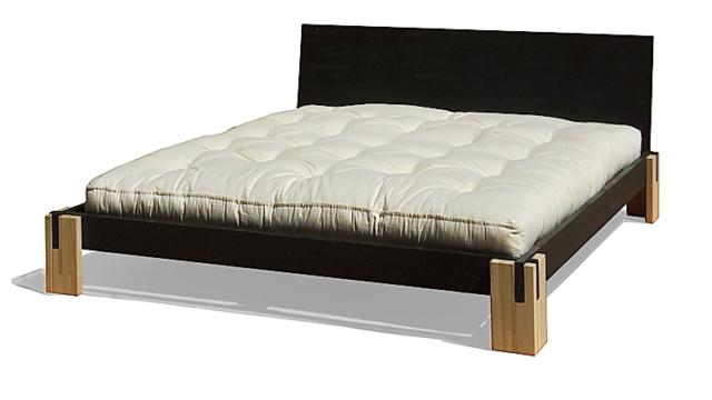 Arredare il sottotetto, letto in stile giapponese con testata e giroletto neri e piedini in legno massello di faggio. Materasso futon. Arredare il sottotetto, letto in stile giapponese con testata e giroletto neri e piedini in legno massello di faggio. Materasso futon.
