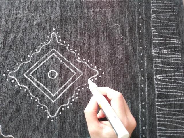 TOVAGLIETTA grigia disegnata con bianco TOVAGLIETTA grigia disegnata con bianco
