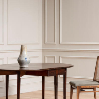 Boiserie con elementi Orac: battiscopa modello SX191, cornice parete per riquadri modello P8030, cornice parete per marcapiano modello P8020 Boiserie con elementi Orac: battiscopa modello SX191, cornice parete per riquadri modello P8030, cornice parete per marcapiano modello P8020