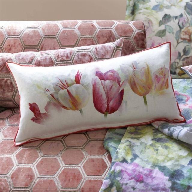 cuscino rettangolare floreale sfumature pastello designers guild lino bianco cuscino rettangolare floreale sfumature pastello designers guild lino bianco