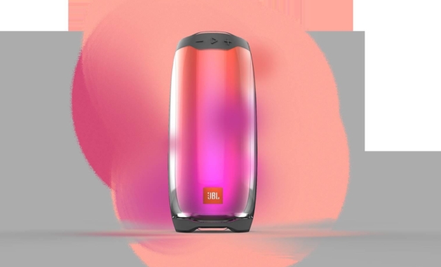 Cassa musica Pulse 4 di JBL connette fino a due smartphone o tablet alla volta, per ascoltare musica senza interruzioni. Cassa musica Pulse 4 di JBL connette fino a due smartphone o tablet alla volta, per ascoltare musica senza interruzioni.