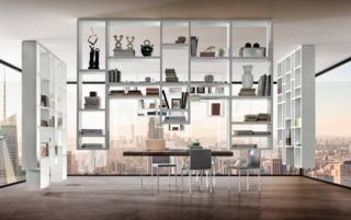 Una scenografica composizione che scende dal soffitto e resta come sospesa nell'aria, come una quinta teatrale, per la libreria 30 mm Weightless di Lago. La struttura dalla forma squadrata e i ripiani sono realizzati in laccato bianco. Un sistema di installazione sviluppato e testato in collaborazione con Fischer garantisce massima tenuta e sicurezza. Prezzo su richiesta. www.lago.it Una scenografica composizione che scende dal soffitto e resta come sospesa nell'aria, come una quinta teatrale, per la libreria 30 mm Weightless di Lago. La struttura dalla forma squadrata e i ripiani sono realizzati in laccato bianco. Un sistema di installazione sviluppato e testato in collaborazione con Fischer garantisce massima tenuta e sicurezza. Prezzo su richiesta. www.lago.it