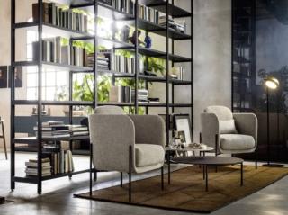 Il modello bifacciale  a tutta altezza Pontile di Novamobili è sviluppabile all'infinito e può essere posizionato in  mezzo alla stanza; ha i montanti realizzati in alluminio brunito e una serie di ripiani e listelli frontali in laccato ossidato brunito. È modulare e viene realizzata su progetto per soddisfare qualsiasi esigenza e adattarsi a diversi ambienti: studio, cucina o camera da letto. Prezzo su richiesta. www.novamobili.it Il modello bifacciale  a tutta altezza Pontile di Novamobili è sviluppabile all'infinito e può essere posizionato in  mezzo alla stanza; ha i montanti realizzati in alluminio brunito e una serie di ripiani e listelli frontali in laccato ossidato brunito. È modulare e viene realizzata su progetto per soddisfare qualsiasi esigenza e adattarsi a diversi ambienti: studio, cucina o camera da letto. Prezzo su richiesta. www.novamobili.it