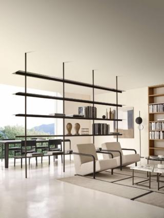 Essenziale e con un design grafico il modello pavimento/soffitto Boutique Mast Day di Porro che è caratterizzata da montanti circolari a sezione ridotta su cui sono fissate le mensole a sbalzo, tutti realizzati in alluminio finitura iron. La leggerezza della composizione consente di utilizzarla per dividere un ambiente mantenendo inalterata la luminosità. Misura L 360 x P 34 x H 270 cm. Prezzo su richiesta. www.porro.com Essenziale e con un design grafico il modello pavimento/soffitto Boutique Mast Day di Porro che è caratterizzata da montanti circolari a sezione ridotta su cui sono fissate le mensole a sbalzo, tutti realizzati in alluminio finitura iron. La leggerezza della composizione consente di utilizzarla per dividere un ambiente mantenendo inalterata la luminosità. Misura L 360 x P 34 x H 270 cm. Prezzo su richiesta. www.porro.com