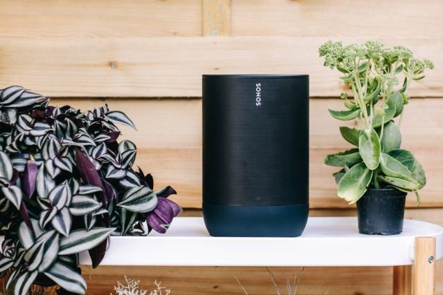 sonos move cassa musica, non teme le intemperie degli spazi aperti e resiste a cadute, acqua e umidità.potenza di 12 watt e la batteria consente fino a dieci ore di riproduzione continua sonos move cassa musica, non teme le intemperie degli spazi aperti e resiste a cadute, acqua e umidità.potenza di 12 watt e la batteria consente fino a dieci ore di riproduzione continua