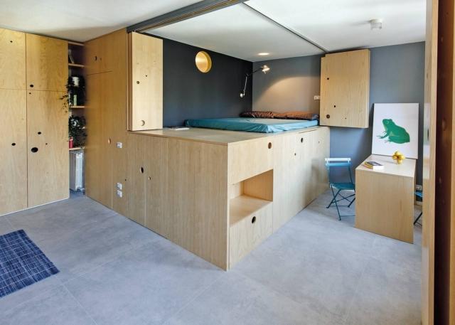 pedana in legno per il piano del letto e contenitori sottostanti con sistema mobile di schermatura pedana in legno per il piano del letto e contenitori sottostanti con sistema mobile di schermatura