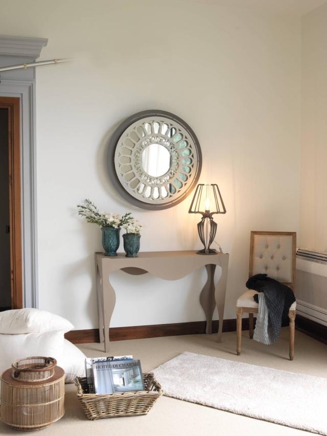 specchio rotondo decoro metallo sagomato laccato arti e mestieri rosone stile barocco specchio rotondo decoro metallo sagomato laccato arti e mestieri rosone stile barocco