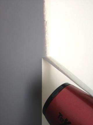 Rimuovere il nastro carta con il calore del phon. Rimuovere il nastro carta con il calore del phon.