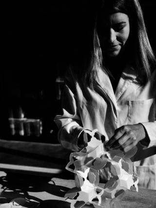 Slamp produzione manuale lampade, foto Pedo Sadio