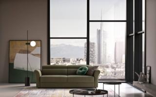 Un comodo poggiatesta regolabile in altezza per Tolomeo di Doimo Salotti, il modello con i braccioli di ispirazione classica. Si trasforma in modo facile e veloce in un comodo letto attraverso una pratica fettuccia di tessuto presente in mezzo ai cuscini dello schienale; si apre senza dover togliere i cuscini della seduta e dello schienale. È disponibile rivestito in tessuto, microfibra, ecopelle e pelle ed è completamente sfoderabile. Misura L 230 x P 101 x H 79/95 cm. Prezzo a partire da 3.052 euro. www.doimosalotti.it Un comodo poggiatesta regolabile in altezza per Tolomeo di Doimo Salotti, il modello con i braccioli di ispirazione classica. Si trasforma in modo facile e veloce in un comodo letto attraverso una pratica fettuccia di tessuto presente in mezzo ai cuscini dello schienale; si apre senza dover togliere i cuscini della seduta e dello schienale. È disponibile rivestito in tessuto, microfibra, ecopelle e pelle ed è completamente sfoderabile. Misura L 230 x P 101 x H 79/95 cm. Prezzo a partire da 3.052 euro. www.doimosalotti.it