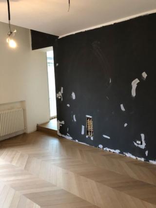 sala da pranzo con parquet finito di posare