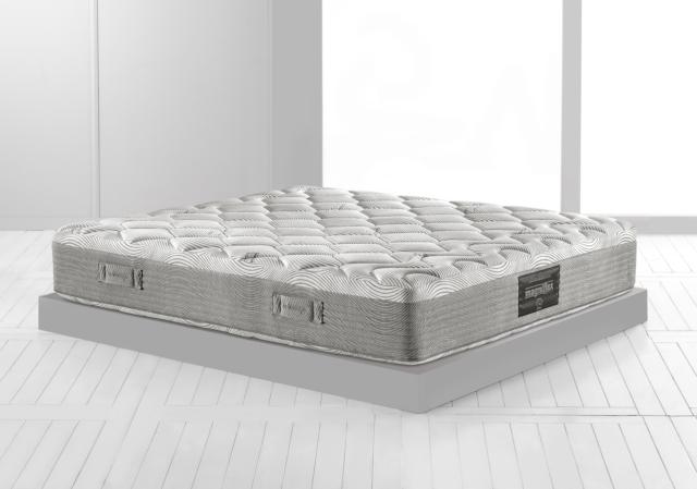 Materasso Magniflex Nuvola Dual, imbottitura in Memosoft e fibra Super Soft,lavorazione Airyform presente nelle lastre consente il passaggio dell’aria all’interno del materasso Materasso Magniflex Nuvola Dual, imbottitura in Memosoft e fibra Super Soft,lavorazione Airyform presente nelle lastre consente il passaggio dell’aria all’interno del materasso
