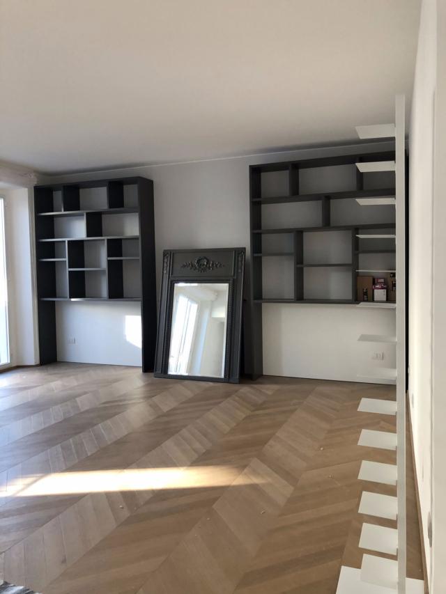 parquet finito in soggiorno e montaggio dei primi mobili parquet finito in soggiorno e montaggio dei primi mobili