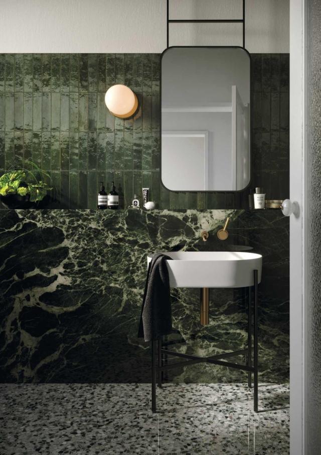 piastrelle Marble Look Verde Aver collezione Grande di Marazzi in gres effetto marmo con fondo verde e venature bianche su finitura lucida in grande formato 160 x 320 cm piastrelle Marble Look Verde Aver collezione Grande di Marazzi in gres effetto marmo con fondo verde e venature bianche su finitura lucida in grande formato 160 x 320 cm