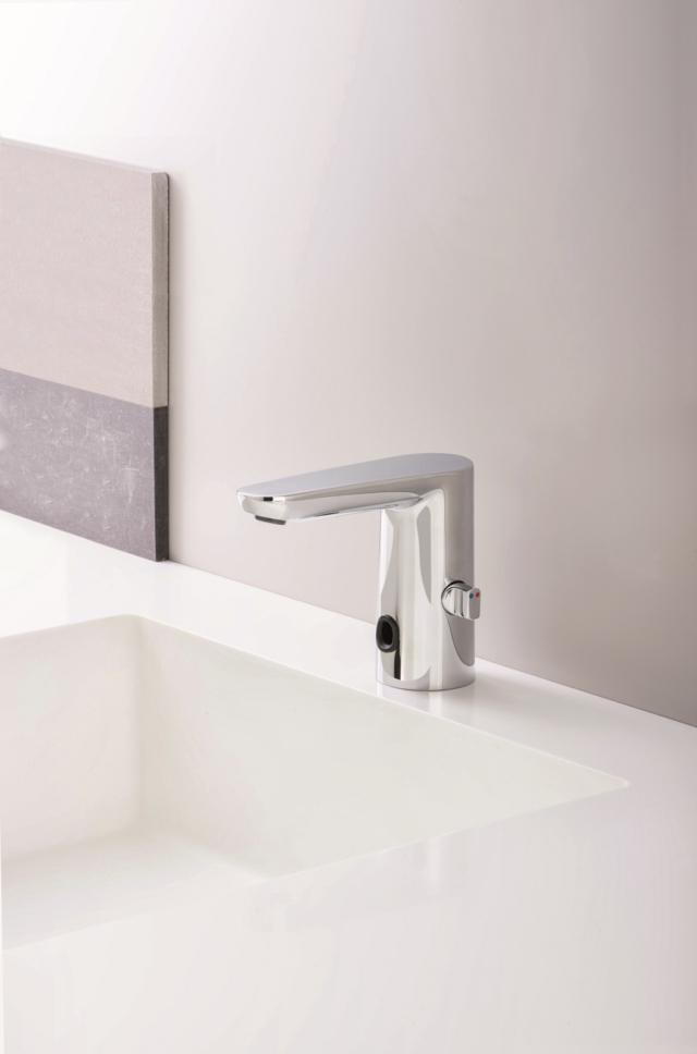 rubinetto monocomando elettronico per lavabo CRI QT 332 di Cristina Rubinetterie con finitura cromata rubinetto monocomando elettronico per lavabo CRI QT 332 di Cristina Rubinetterie con finitura cromata