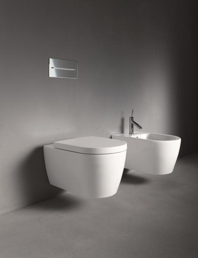 sanitari sospesi della serie ME by Starck di Duravit in ceramica bianca sanitari sospesi della serie ME by Starck di Duravit in ceramica bianca