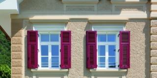 Aggiungere una persiana a una finestra che ne è sprovvista: in condominio, si può?