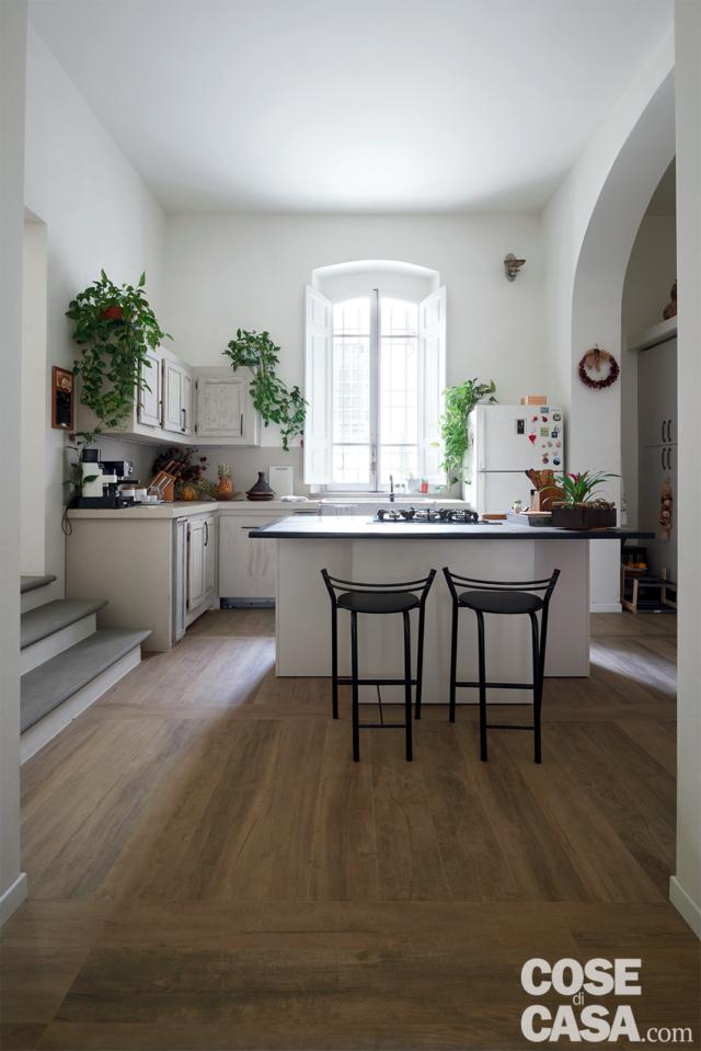 cucina finta muratura stile rustico sgabelli neri cucina finta muratura stile rustico sgabelli neri