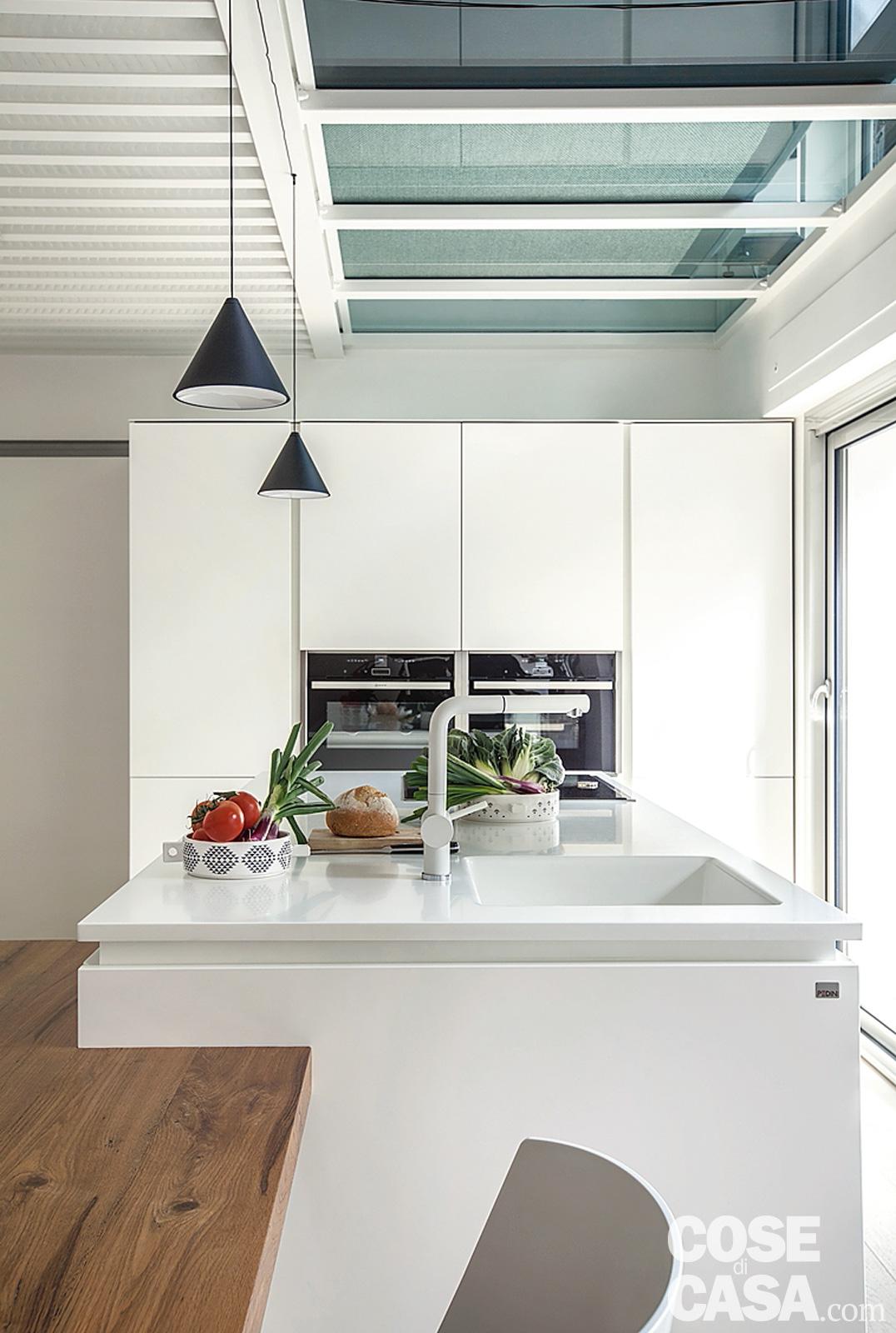 dettaglio dell'isola in cucina