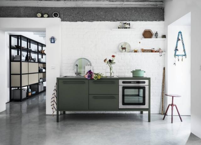 mini cucina a tre moduli Frame Kitchen di Fantin, struttura metallo monocromatico verde mini cucina a tre moduli Frame Kitchen di Fantin, struttura metallo monocromatico verde
