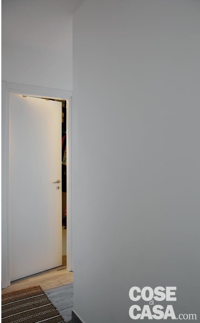 disimpegno, porta filomuro del bagno disimpegno, porta filomuro del bagno