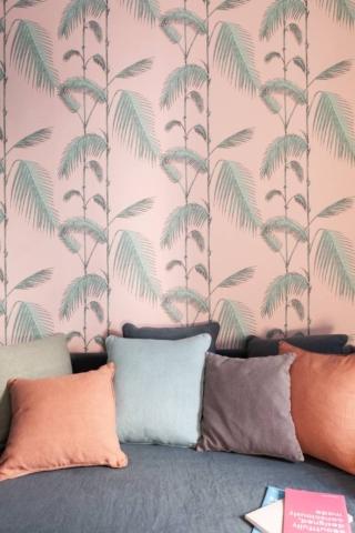 Parete dietro al letto con carta da parati Parete dietro al letto con carta da parati