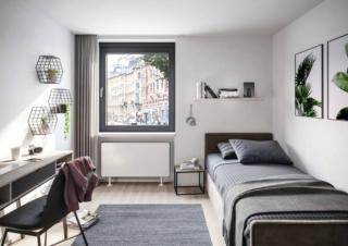 I sistemi di ventilazione meccanica autoregolante Schüco VentoFrame sono direttamente integrati nel telaio fisso del serramento e sono in grado di rilevare una differenza di pressione; quando quella interna è più alta rispetto a quella esterna a causa dell'umidità, si attiva automaticamente il sistema. In questo modo vengono riportate automaticamente le condizioni climatiche indoor ottimali, garantendo aerazione costante e senza correnti. www.schueco.com