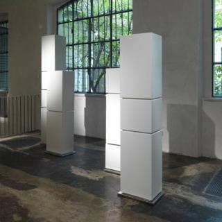 mobili alti e stretti BadBuddy di Opinion Ciatti moduli anta mdf laccato antigraffio bianco mobili alti e stretti BadBuddy di Opinion Ciatti moduli anta mdf laccato antigraffio bianco
