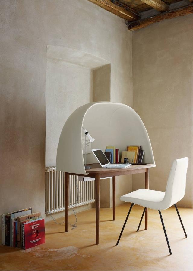 scrivania Rewrite di Ligne Roset e sedia Tv scrivania Rewrite di Ligne Roset e sedia Tv