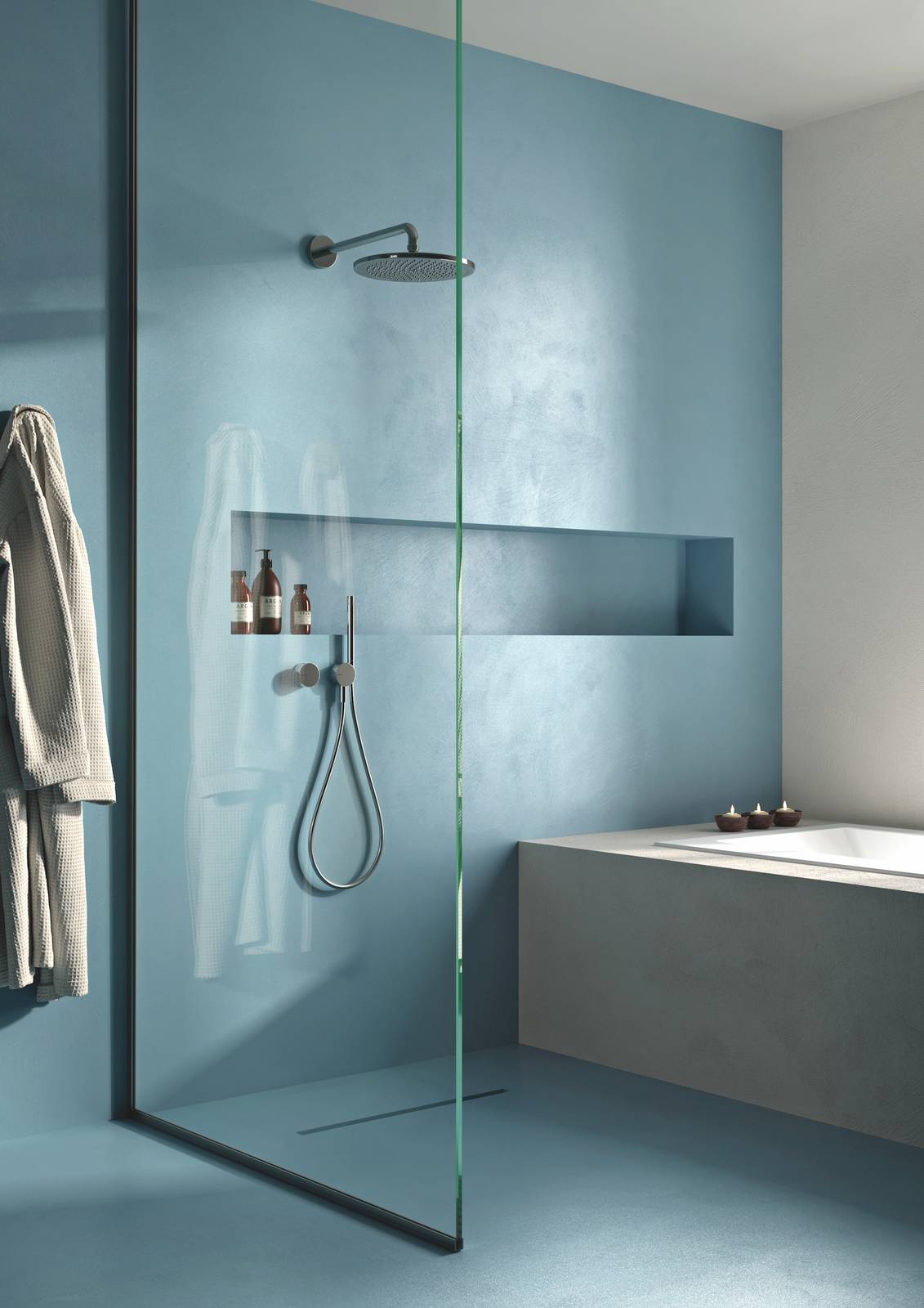 Il sistema Allover di San Marco è studiato per delineare continuum cromatici scenografici e armoniosi tra pavimenti, soffitti e pareti: consente infatti di realizzare, senza giunte, superfici dall’aspetto raffinato e compatto in soli 2 mm di spessore, lasciando ampio margine di personalizzazione a seconda del grado di finitura che si desidera ottenere. Si compone di tre prodotti monocomponenti all’acqua: Allover Base, in pasta spatolabile, crea un resistente fondo ancorante; Allover Finish riduce la porosità dei supporti dandogli un aspetto minimalista; Allover Top è infine la vernice trasparente che conferisce all’intero sistema proprietà idrorepellenti e protettive. Quest'ultima è disponibile anche nella versione Matt, che permette di vestire le superfici di una texture opaca donando maggiore profondità ed eleganza agli interni. Applicabile su piastrelle, massetti, cartongesso e intonaci cementizi, è ideale sia in ambienti residenziali, sia in locali commerciali e dedicati al wellness.