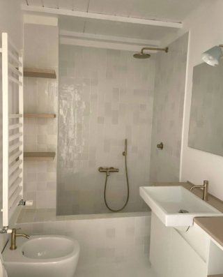 Il bagno con vasca doccia zelliges finito Il bagno con vasca doccia zelliges finito