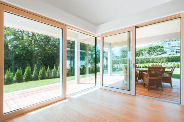 L’alzante scorrevole di Internorm, modello HS330 in legno alluminio L’alzante scorrevole di Internorm, modello HS330 in legno alluminio