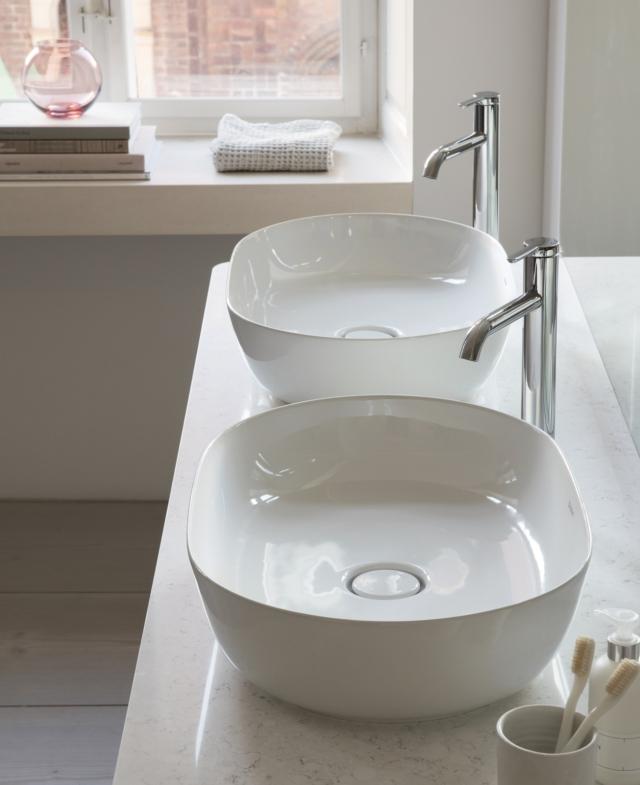 bacinella ovale d’appoggio Luv di Duravit in DuraCeram bianco con bordo di soli 5 mm bacinella ovale d’appoggio Luv di Duravit in DuraCeram bianco con bordo di soli 5 mm
