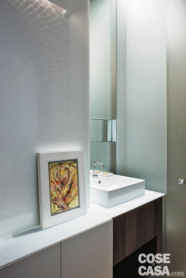 bagno, parete vetrata, lavabo da appoggio rettangolare, mobile sospeso, mensola, quadro bagno, parete vetrata, lavabo da appoggio rettangolare, mobile sospeso, mensola, quadro