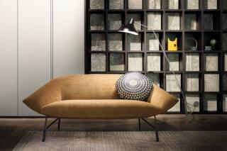 divano due posti lennox lema tessuto giallo ocra struttura metallo color bronzo divano due posti lennox lema tessuto giallo ocra struttura metallo color bronzo