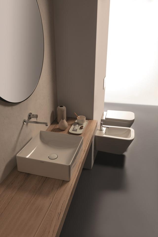 lavabo da appoggio quadrato T-Edge di Ceramica Globo con bordo di soli 6 mm e piletta dello stesso materiale lavabo da appoggio quadrato T-Edge di Ceramica Globo con bordo di soli 6 mm e piletta dello stesso materiale