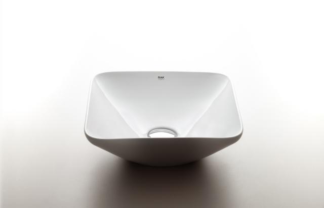 lavabo d’appoggio squadrato Rak Variant di Rak Ceramics in ceramica color bianco alpino di spessore di 5 mm lavabo d’appoggio squadrato Rak Variant di Rak Ceramics in ceramica color bianco alpino di spessore di 5 mm